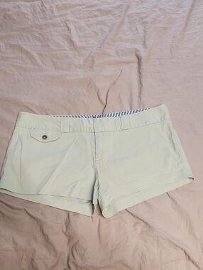 American Eagle Khaki "Favorite Short"